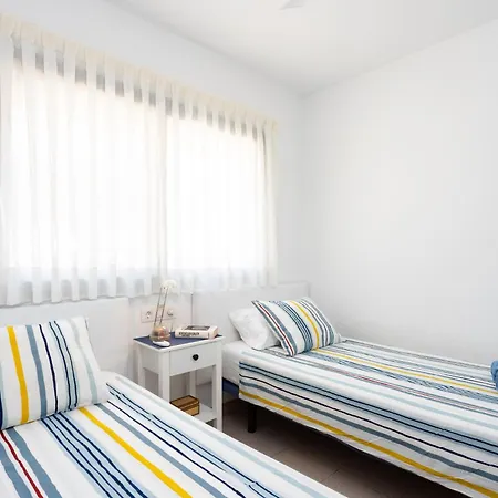 Frontline Playa Vistas With Pool, Parking, Sea 로스크리스티아노스