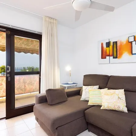 Апартаменты Frontline Playa Vistas With Pool, Parking, Sea