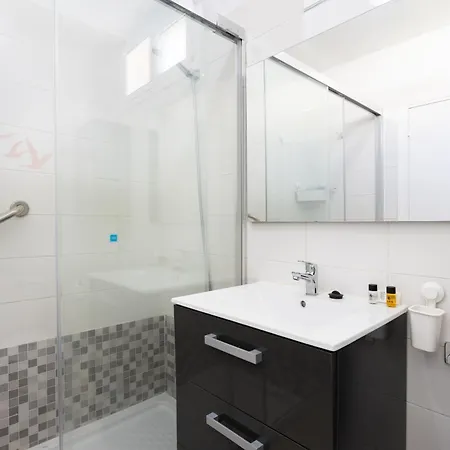 Frontline Playa Vistas With Pool, Parking, Sea Апартаменты Лос Кристианос