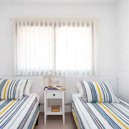 Frontline Playa Vistas With Pool, Parking, Sea Лос Кристианос